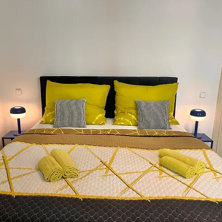 Amazing Zborovska Apartment