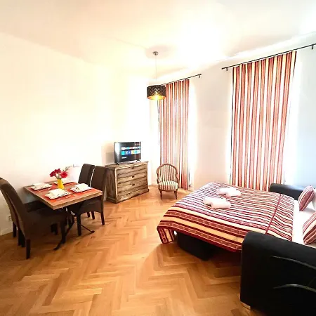 Amazing Zborovska Apartment *