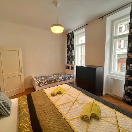 Amazing Zborovska Apartment