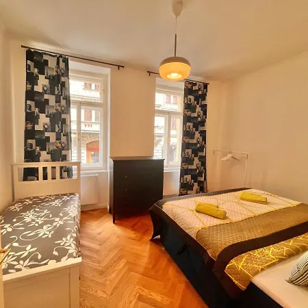 Apartment Amazing Zborovska *