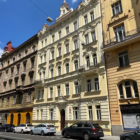 Amazing Zborovska Apartment Prague