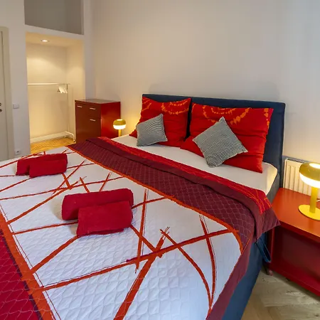 Amazing Zborovska Apartment